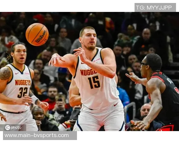 戈登状态火热半场完美表现砍下14分外加3篮板1助攻助力球队奋勇争先 戈登状态火热半场完美表现砍下14分外加3篮板1助攻助力球队奋勇争先