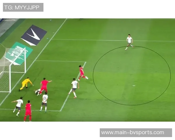 加利在热身时专注分析对手站位球迷欢呼未能分散他的注意力 加利在热身时专注分析对手站位球迷欢呼未能分散他的注意力