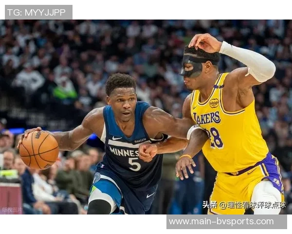 雷迪克盛赞太阳战术理念强调防守端表现尤为突出 雷迪克盛赞太阳战术理念强调防守端表现尤为突出