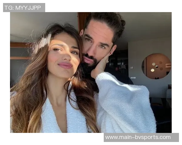 小吧社交秀：胡梅尔斯女友惊艳T台卡卡贝克汉姆同框引发热议