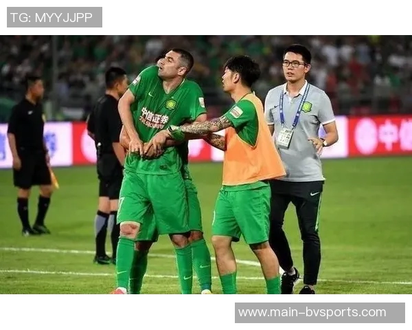 莱奥表现低迷背后的原因分析:缺乏严厉教练的指导与挑战 莱奥表现低迷背后的原因分析:缺乏严厉教练的指导与挑战