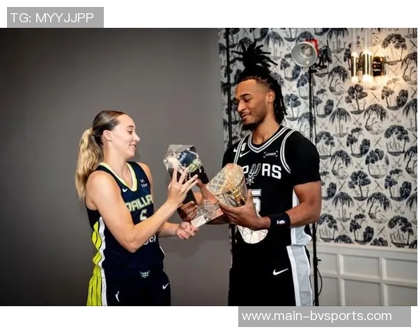 梦幻联动康大校友卡斯尔与佩奇携手共庆最佳新秀获奖人合影留念 梦幻联动康大校友卡斯尔与佩奇携手共庆最佳新秀获奖人合影留念