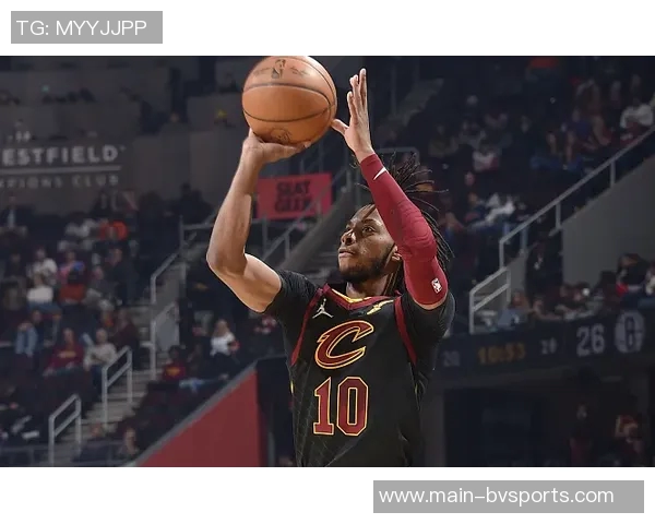 外线双星闪耀狄龙三分全中阿伦稳健发挥助力球队上半场表现