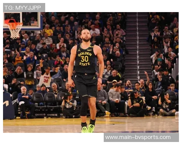 库里首节表现出色三分球命中率高达667贡献7分1板2助助力球队开局良好