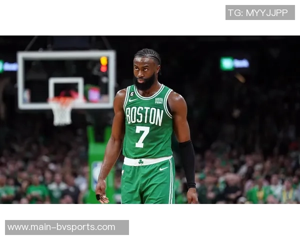 杰伦布朗表现稳定但未能带领球队获胜18投9中斩获25分6篮板4助攻