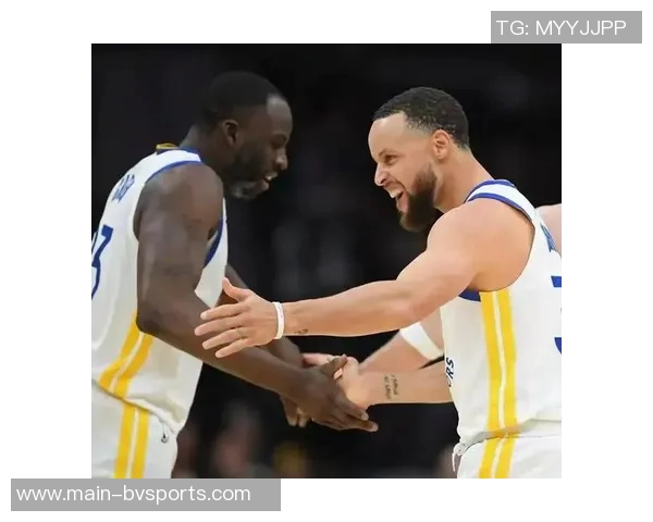 勇士战胜对手合砍33分库里与格林击掌瞬间成为海报焦点